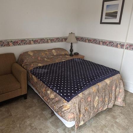 Balgonie Motel Motor Inn Pilot Butte Bagian luar foto