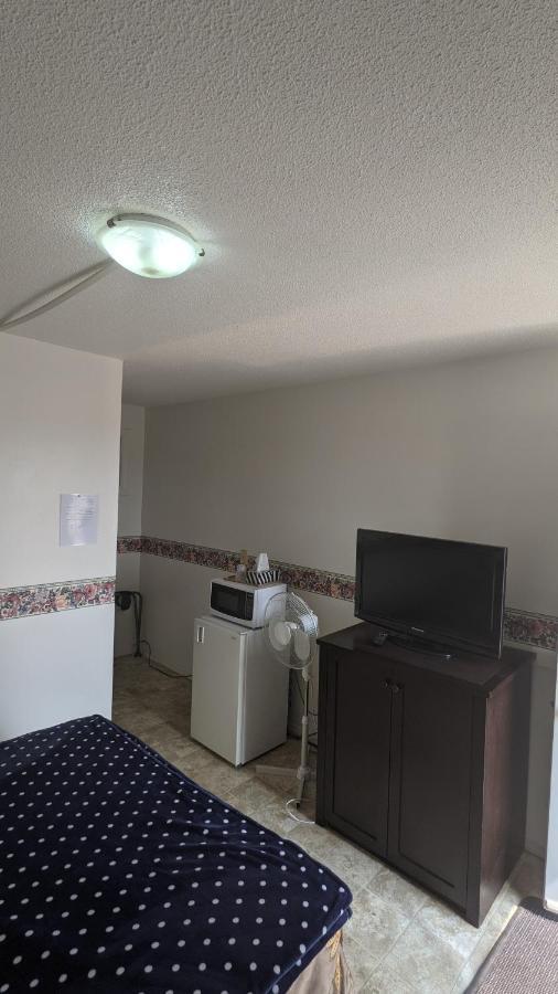 Balgonie Motel Motor Inn Pilot Butte Bagian luar foto